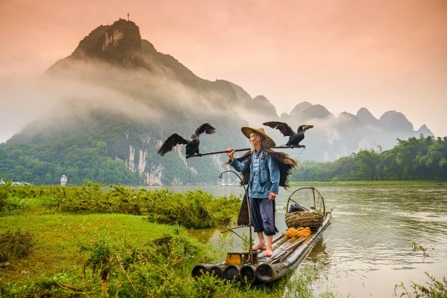 Hombre con aves en Yangshio